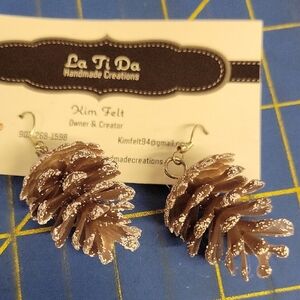 La Ti Da Handmade Creations Snowy Pinecone Earrings with Dangle